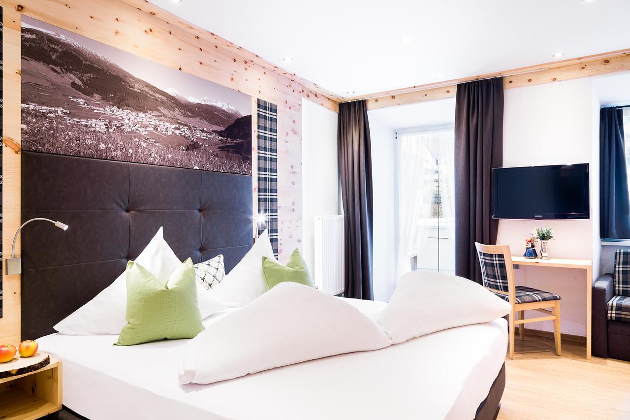 Gasthof Zum Goldenen Loewen Nauders Quarto foto